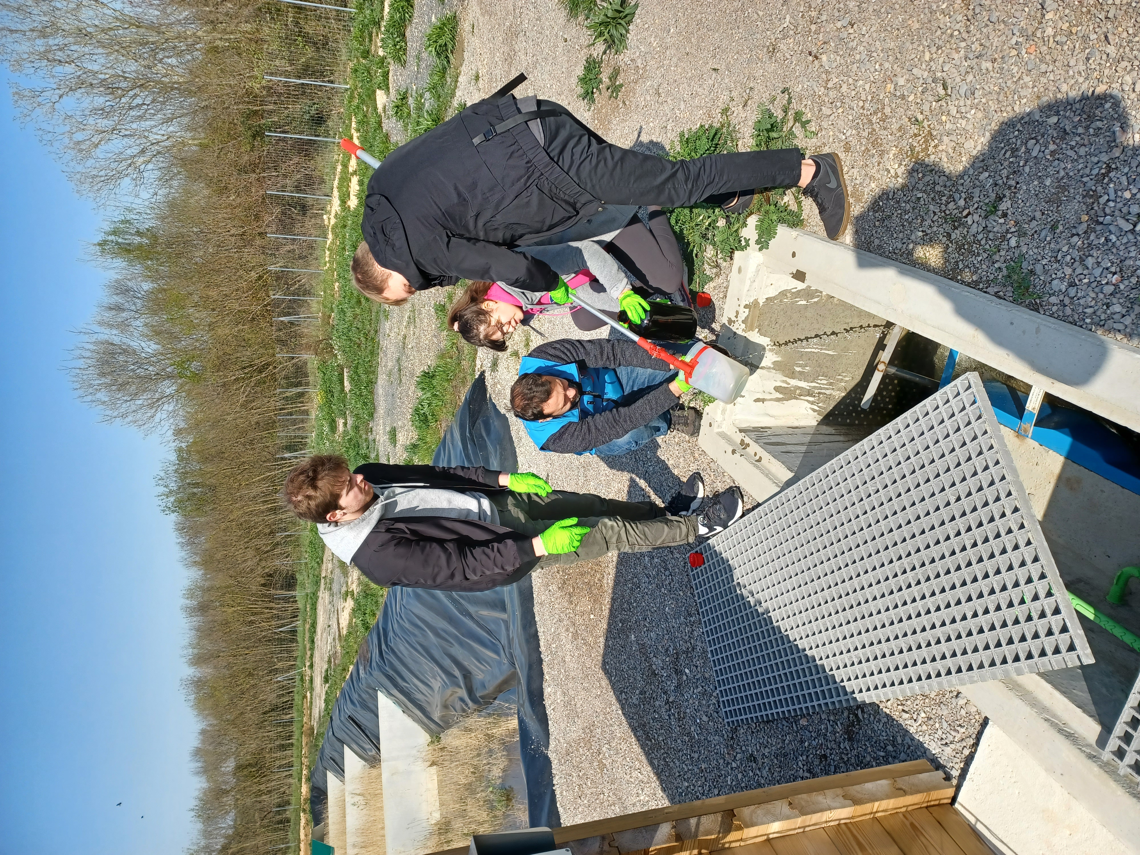 Prélèvement d’échantillons dans la station d’épuration urbaine de Murviel les Montpellier