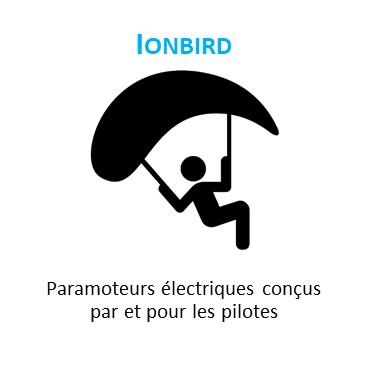 George BLOTTIN et Francis DEBORDE ont conçu des paramoteurs électriques sous la marque EXOMO et développent depuis 3 ans le réseau client et la communication. La quasi-totalité des paramoteurs existants sont équipés de moteurs à essence deux temps, polluants, bruyants et peu fiables dont le seul avantage est le prix, de 5 à 8.000 € TTC. Les utilisateurs sont obligés de porter un casque anti-bruit, se plaignent des vibrations de la machine, la mise en œuvre est aléatoire, le transport induit des odeurs d'essence, la maintenance est récurrente et les nuisances pour le voisinage restreignent les ouvertures de bases. Les motorisations électriques cumulent les avantages : fiabilité, propreté et silence ! Laplateforme mécatroniqueétudie la faisabilité de l'architecture du propulseur, les résistances nécessaires sur le pylône moteur compte tenu des contraintes de poussée et de poids et le design qui doit proposer une machine aussi désirable que fonctionnelle en affichant la rupture technologique. www.exomo.com